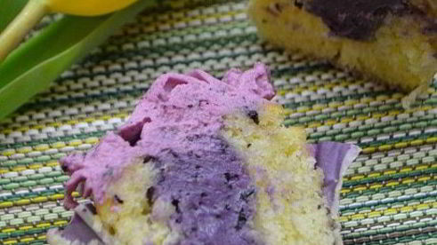 черничные капкейки с творожно-ягодной начинкой