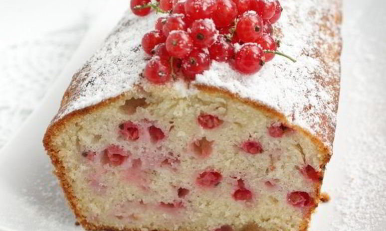 Рецепт кекса с марципаном и красной смородиной