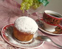 Кекс с начинкой из творога и банана