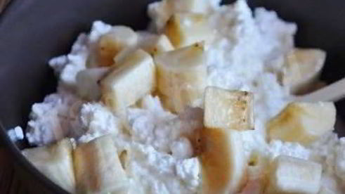 кекс с начинкой из творога и банана