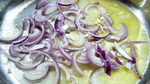 кексы из куриной печени со смородиновым соусом и творожным кремом