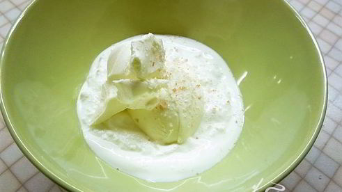 кексы из куриной печени со смородиновым соусом и творожным кремом