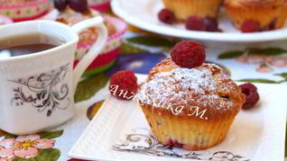 Кексы с малиной и крыжовником