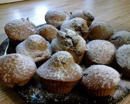 Кексы с шоколадом и вишней