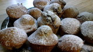 Кексы с шоколадом и вишней