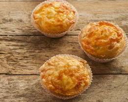 Пикантные кексы с пармезаном