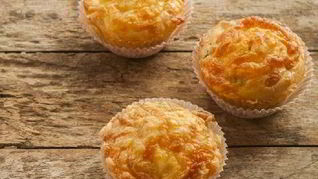 Пикантные кексы с пармезаном