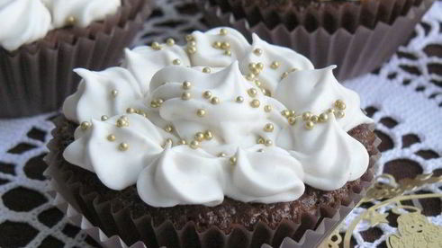 шоколадно-творожные кексы с брусникой