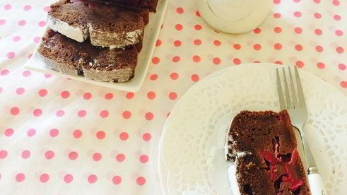 шоколадный кекс с кизилом