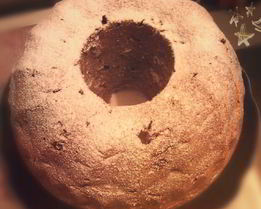 Шоколадный кекс с яблоками и красной смородиной