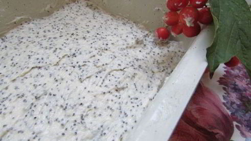 трехслойный кекс с вяленым кизилом