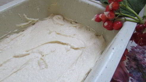 трехслойный кекс с вяленым кизилом