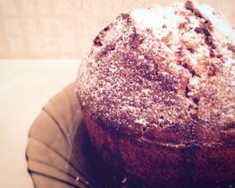 Влажный кекс с вишней