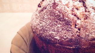 Влажный кекс с вишней