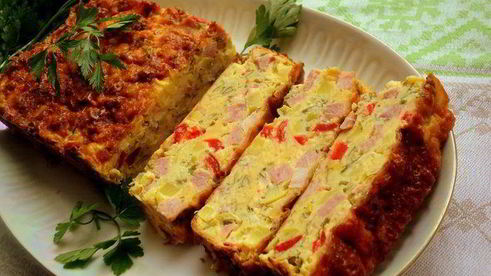 закусочный кекс с овощами и ветчиной