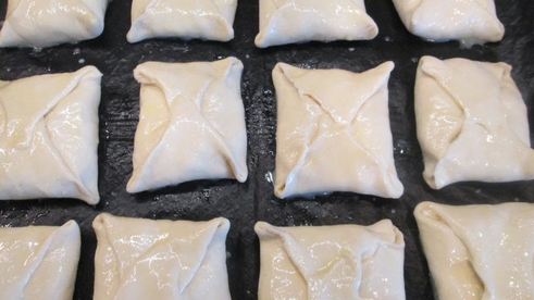 хачапури из слоеного теста