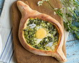 Хачапури — лодочка со шпинатом