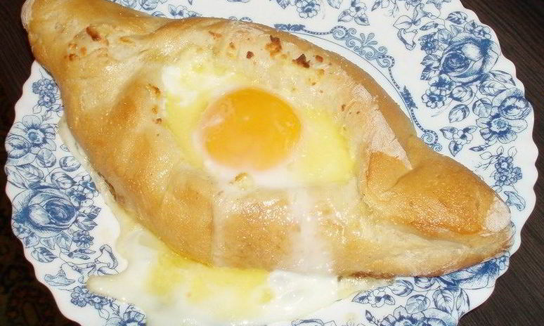 Рецепт хачапури с яйцом и сыром