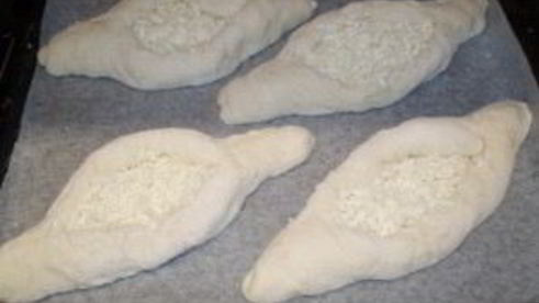 хачапури с яйцом и сыром