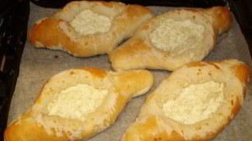 хачапури с яйцом и сыром