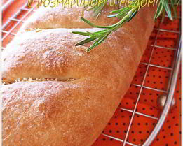 Ароматный хлеб с розмарином и медом