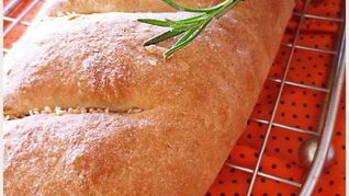 Ароматный хлеб с розмарином и медом