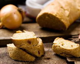 Багет с морковными отрубями и жареным луком