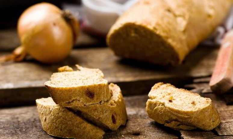 Рецепт багета с морковными отрубями и жареным луком