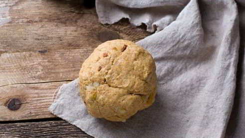 багет с морковными отрубями и жареным луком