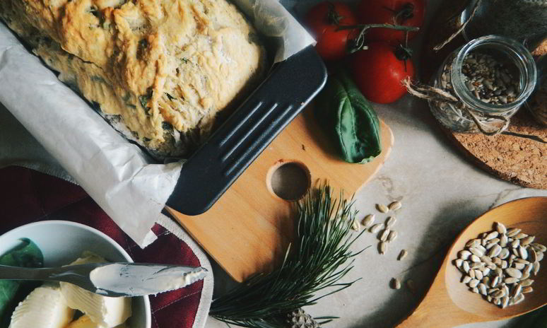 Рецепт быстрого хлеба на пиве с базиликом