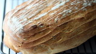 Быстрый хлеб с оливками и розмарином