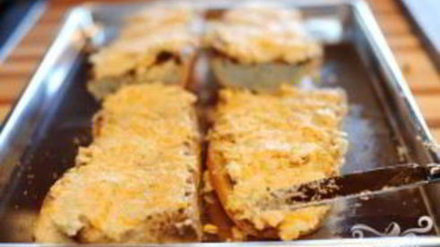 чесночно-сырный хлеб