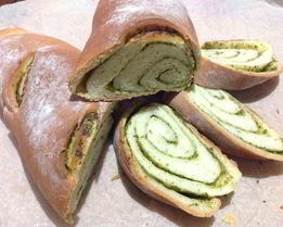 Чесночный багет с зеленью