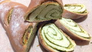 Чесночный багет с зеленью