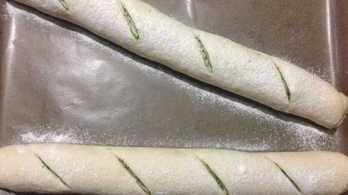 чесночный багет с зеленью