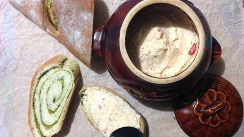 чесночный багет с зеленью