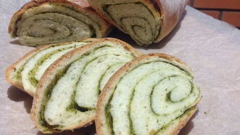 чесночный багет с зеленью