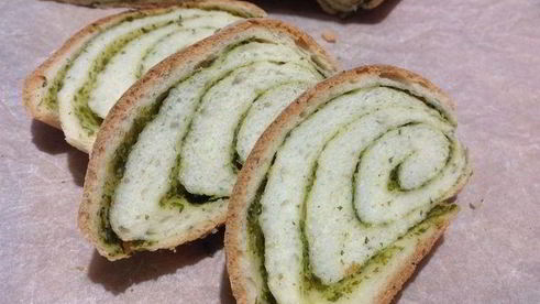 чесночный багет с зеленью