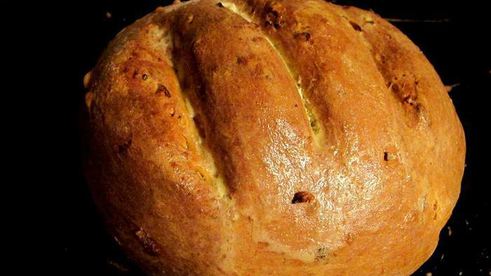 хлеб гороховый с грудинкой и луком