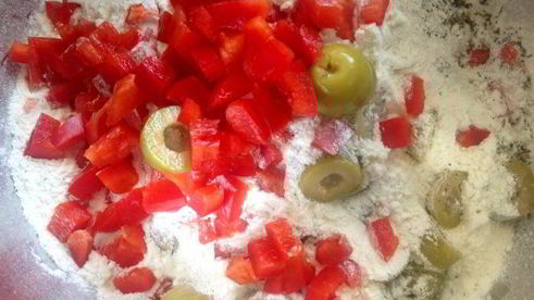 хлеб с оливками и пармезаном мотивы италии