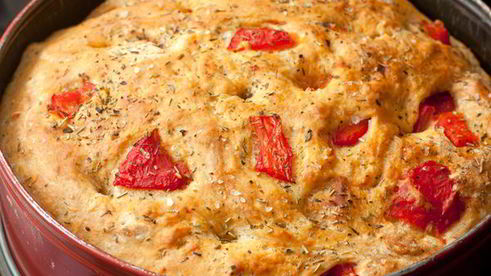 хлеб с запеченным перцем и травами