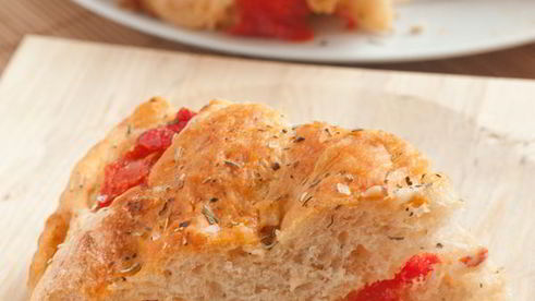 хлеб с запеченным перцем и травами