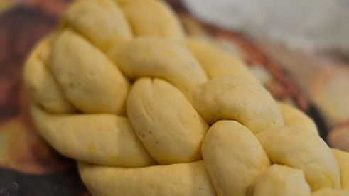 пасхальный плетеный сладкий хлеб шесть волокон