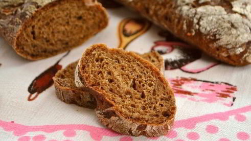 ржаной батон с луком