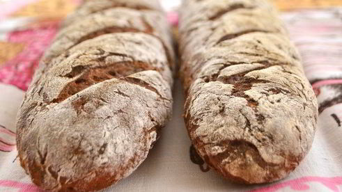 ржаной батон с луком