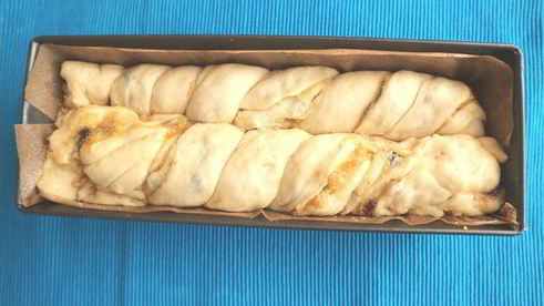 сдобный хлеб с сухофруктами