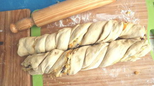 сдобный хлеб с сухофруктами