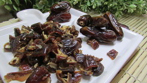 шоколадный хлеб с кунжутом и финиками