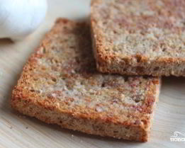 Жареный хлеб с чесноком