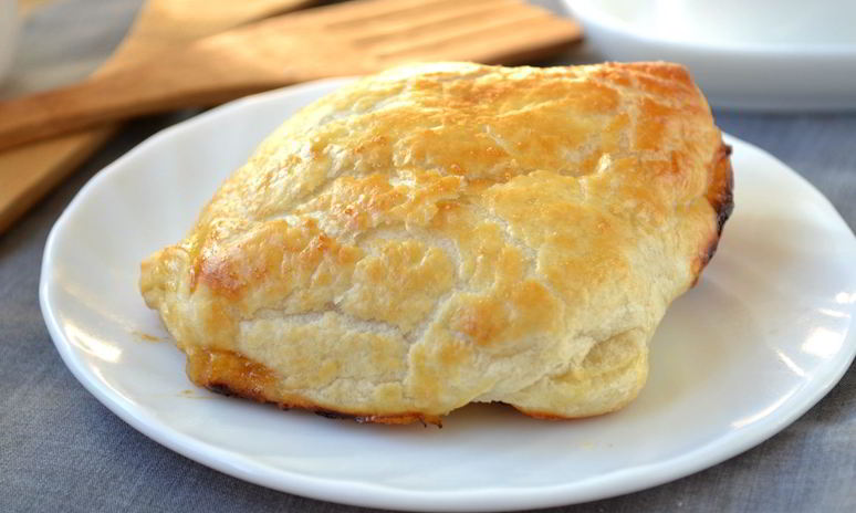 Рецепт конвертиков из слоеного теста с начинкой